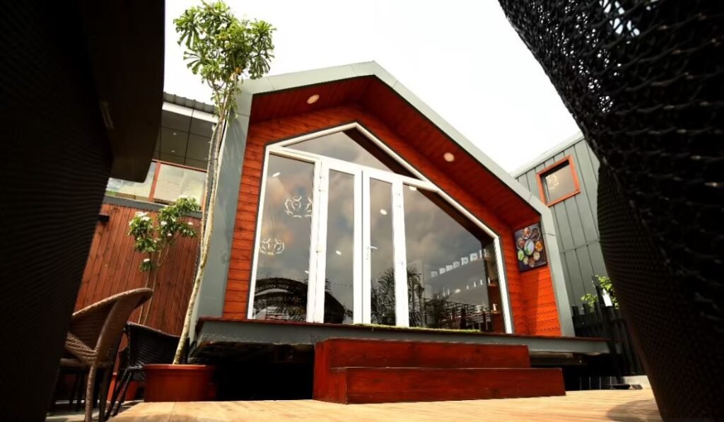 Big Cup Café, Pahala