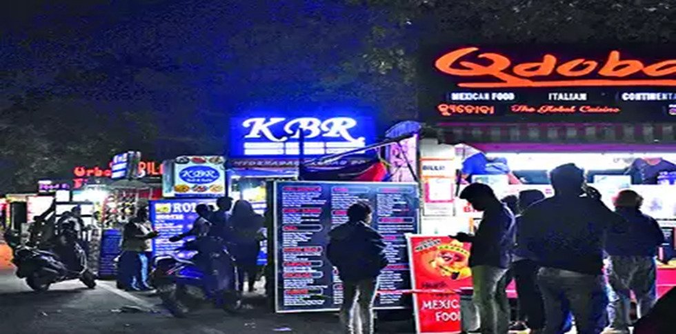 This photo shows few food stores on wheels near Infocity Square