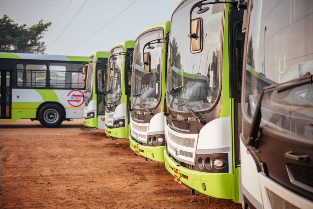 A photo of mo buses parked in the bus stand