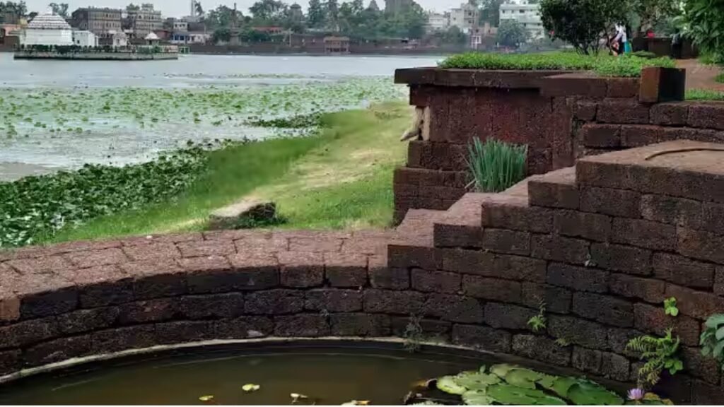 Ekamra Vana, along with the view of Bindusagar Lake