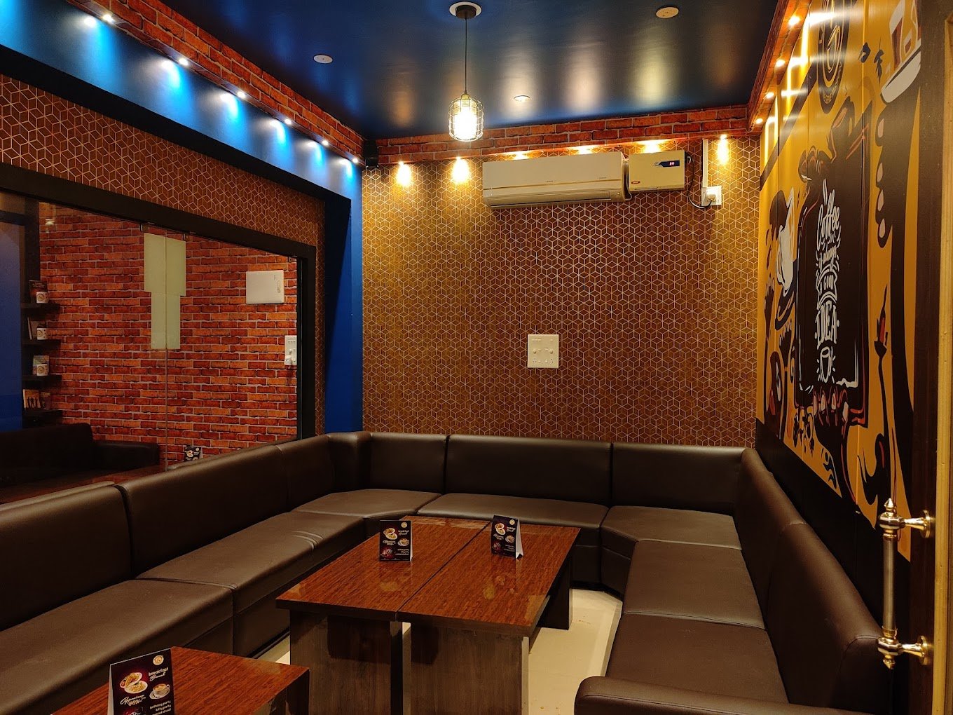 LA Cafeotheque's inside view