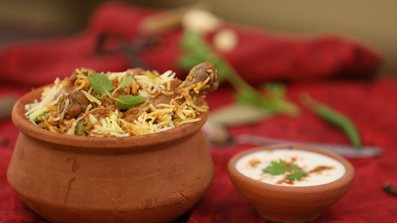 Traditional Hyderabadi Chicken Biryani in a Clay Handi – Authentic Taste in Bhubaneswar